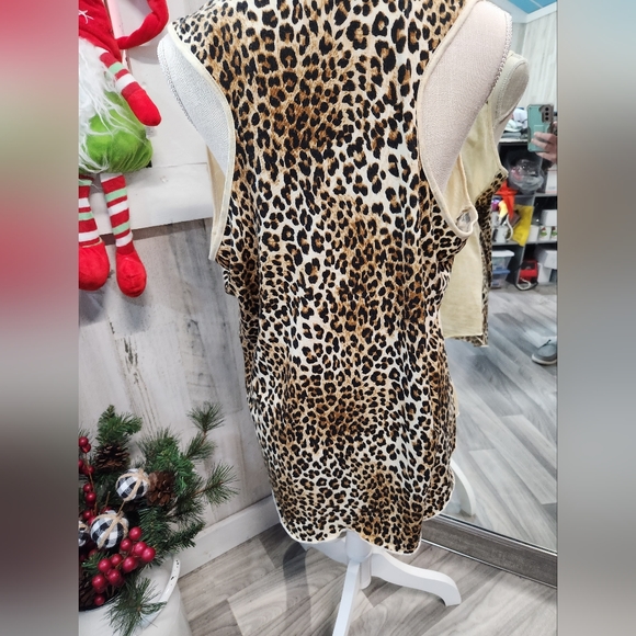 Ladies flowy cheetah print tank - Picture 2 of 2